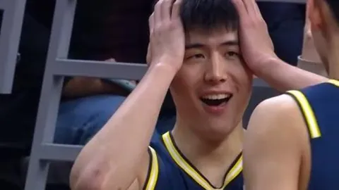 多特近六轮德甲遭遇四场败绩，连续两轮比赛未尝胜绩。